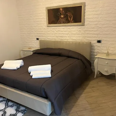 La Casa Di Clhoe Couette-café Bari